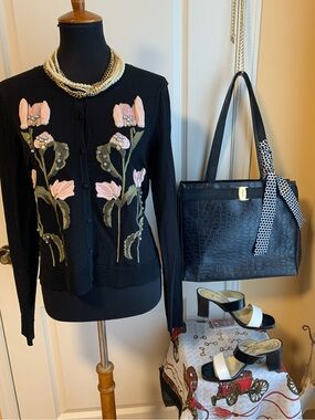 Valentino Miss V patent leather sandals 8